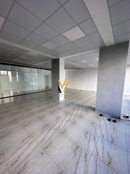 Tirane, jepet me qera zyre Kati 1, 300 m² 2.300 Euro (unaza e re)