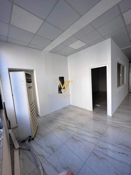 Tirane, jepet me qera zyre Kati 1, 300 m² 2.300 Euro (unaza e re)