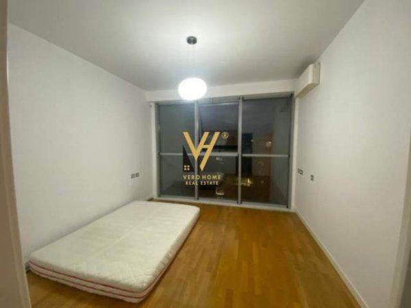 Tirane, jepet me qera apartament 2+1 Kati 7, 100 m² 700 Euro (KOMUNA E PARISIT)