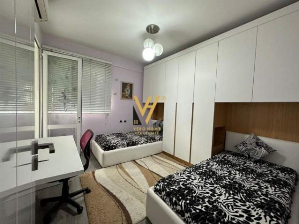Tirane, jepet me qera apartament 2+1 Kati 5, 110 m² 900 Euro (KOMUNA E PARISIT)