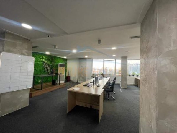 Tirane, jepet me qera zyre Kati 9, 370 m² 3.700 Euro (Stacioni i Trenit)