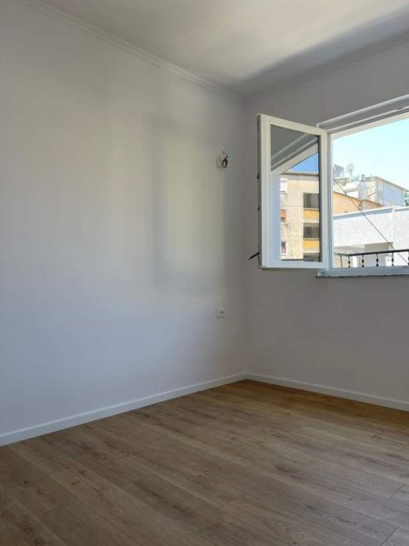 Tirane, shitet apartament 2+1 Kati 3, 65 m² 108.000 Euro (21 Dhjetori)