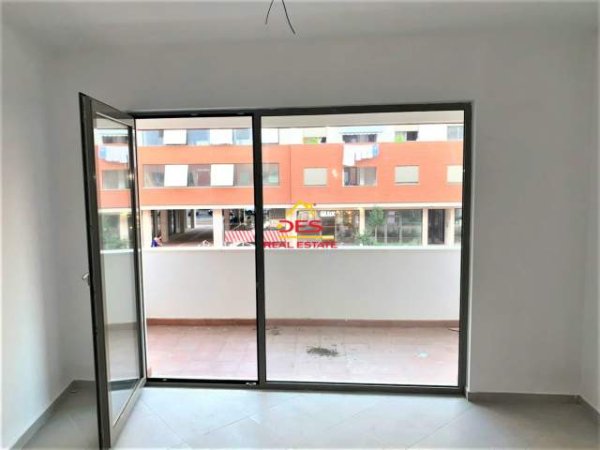 Tirane, jepet me qera apartament 1+1+BLK Kati 1, 73 m²  i mobiluar ose bosh 300 Euro (myslym keta)