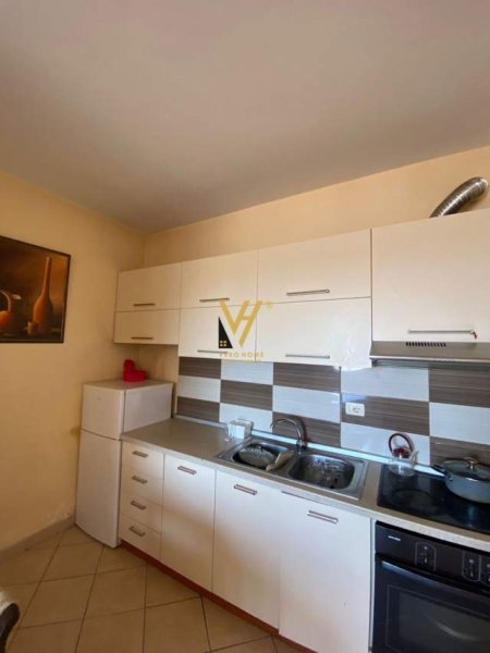 Tirane, jepet me qera apartament 2+1 Kati 10, 115 m² 400 Euro (unaza e re)