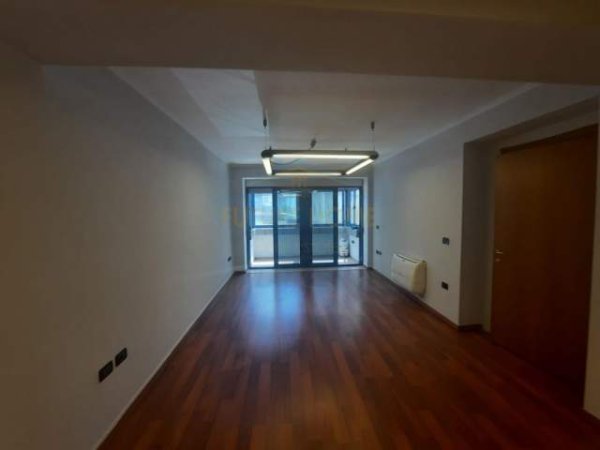 Tirane, jepet me qera ambjent biznesi Kati 1, 45 m² 600 Euro (Blloku)