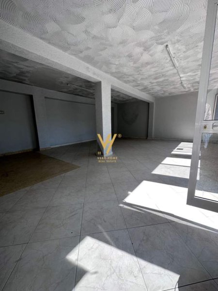 Tirane, jepet me qera dyqan Kati 0, 105 m² 730 Euro (selite)