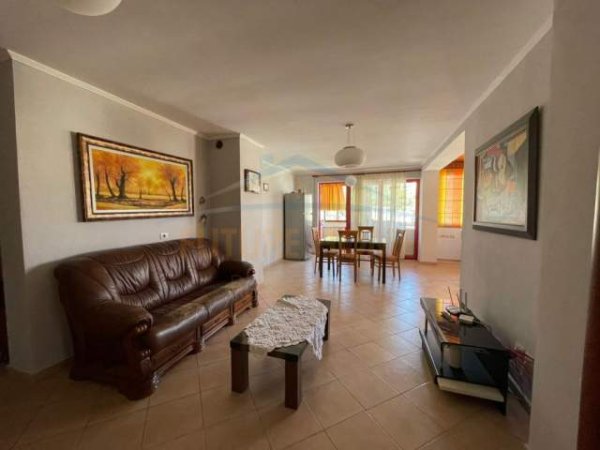 Durres, jepet me qera apartament Kati 12, 146 m² 600 Euro (Rruga Taulantia)