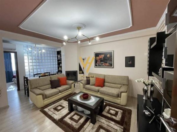 Tirane, jepet me qera apartament 3+1 Kati 5, 105 m² 600 Euro (rruga e dibres)
