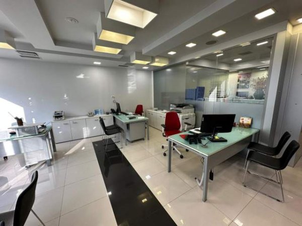 Tirane, jepet me qera ambjent biznesi Kati 1, 150 m² 3.000 Euro (RRUGA ISMAIL QEMALI)