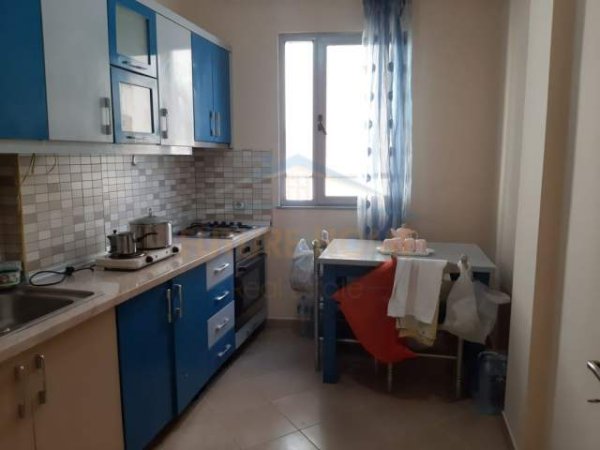 Tirane, jepet me qera apartament 2+1 Kati 2, 150 m² 500 Euro