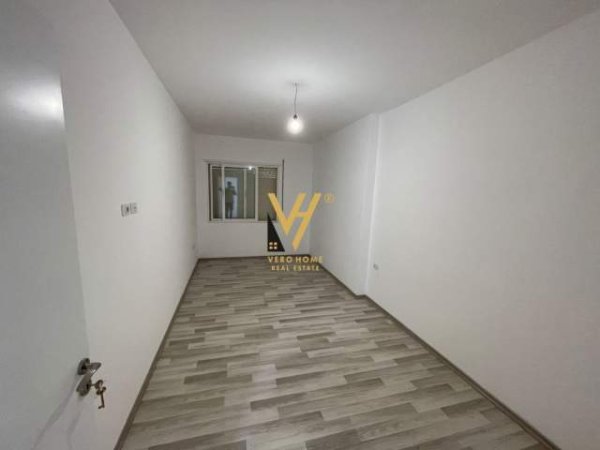 Tirane, jap me qera apartament 1+1 Kati 1, 82 m² 350 Euro (linze)