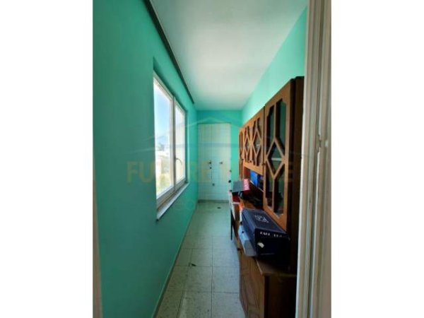 Tirane, jepet me qera apartament 3+1 Kati 4, 130 m² 700 Euro