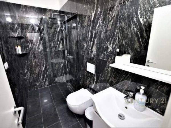Tirane, shitet apartament 1+1 Kati 5, 100 m² 140.000 Euro (Rruga 5 Maji)