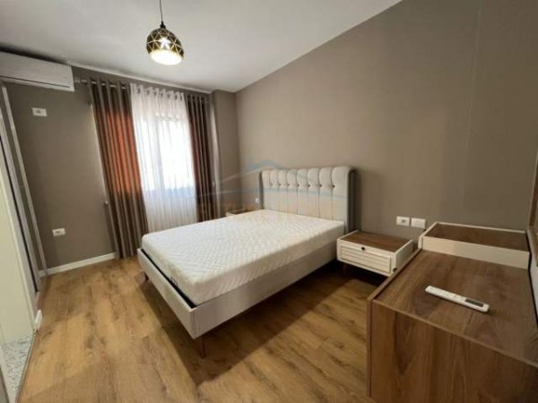 Tirane, jepet me qera apartament 2+1 Kati 3, 150 m² 800 Euro