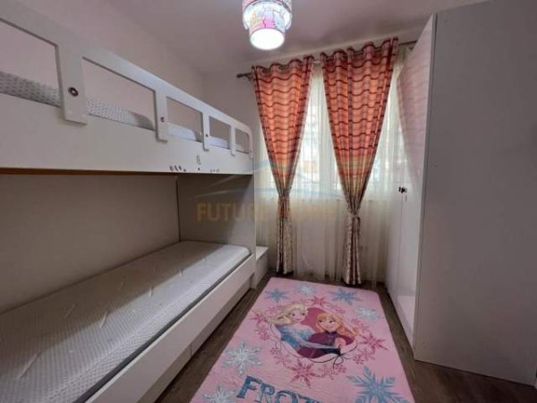 Tirane, jepet me qera apartament 3+1 Kati 3, 124 m² 1.200 Euro
