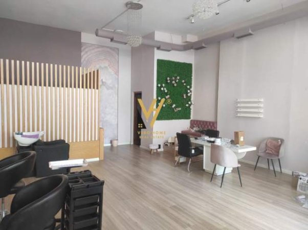 Tirane, shitet dyqan Kati 0, 60 m² 188.000 Euro (blloku)