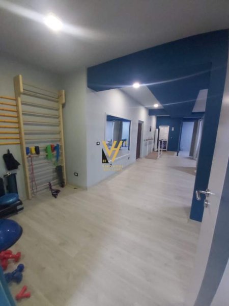 Tirane, shitet dyqan Kati 0, 115 m² 172.500 Euro (RRUGA E DURRESIT)
