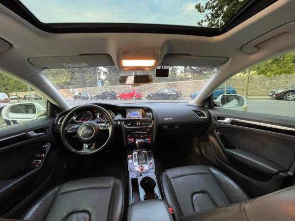 Tirane, shitet makine Audi A5 Viti 2015,