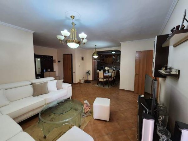 Tirane, shitet apartament 2+1+BLK Kati 8, 107 m² 107.000 Euro (Rruga 5 Maji)