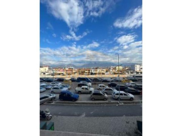 Tirane, shitet ambjent biznesi Kati 1, 30 m² 54.000 Euro (UNAZA E RE)