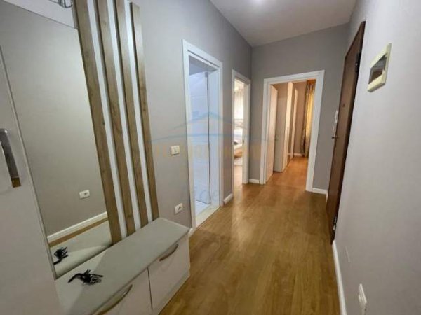Tirane, jepet me qera apartament  2+1, (Liqeni Thate), 650 Euro/Muaj