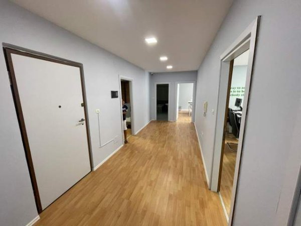 Tirane, jepet me qera zyre Kati 4, 130 m² 800 Euro (Blloku)