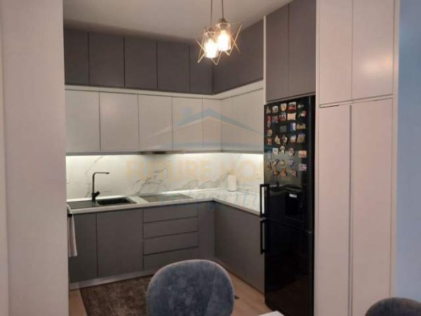 Tirane, jepet me qera apartament Kati 3, 104 m² 600 Euro (Ali Demi)