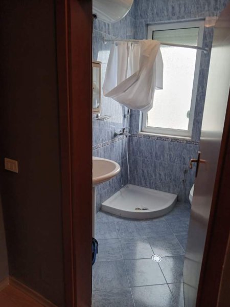 Tirane, jepet me qera apartament 2+1 +2 tualete Kati 5, 135 m² 600 Euro tek Rruga e Kavajes