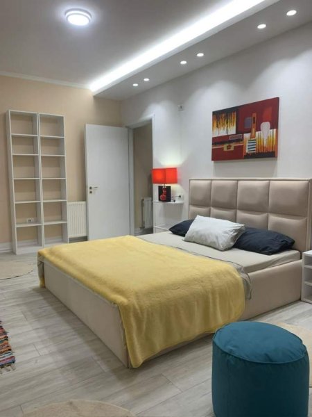 Tirane, jepet me qera apartament 1+1 Kati 3, 70 m² 600 Euro (Rr. Komuna e Parisit prane Kika 1)