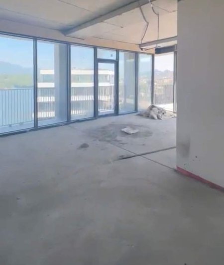 Tirane, jepet me qera ambjent biznesi Kati 0, 600 m² 17 Euro/m2 tek Lake View