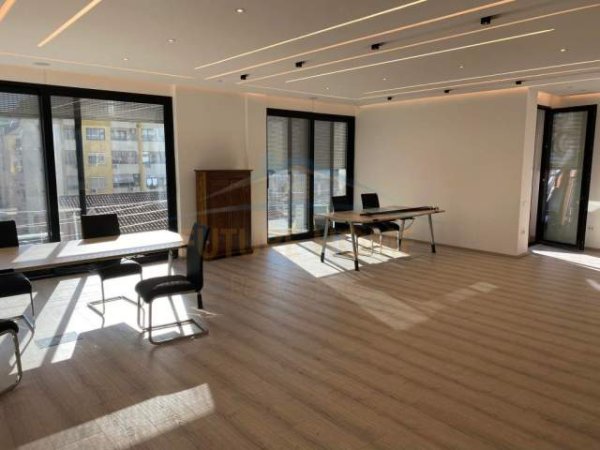 Tirane, jepet me qera zyre Kati 7, 110 m² 1.500 Euro (Bllok)