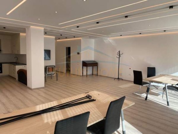 Tirane, jepet me qera zyre Kati 7, 110 m² 1.500 Euro (Rr. Ismail Qemali, Bllok)