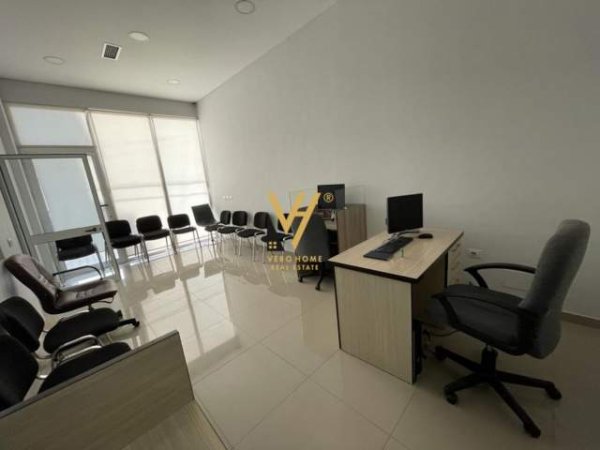Tirane, jepet me qera zyre Kati 0, 160 m² 1.000 Euro (ALI DEMI)
