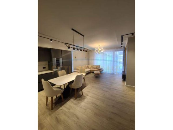 Tirane, jepet me qera apartament Kati 6, 124 m² 1.000 Euro (Rruga e Dibres)
