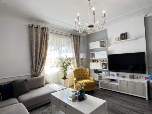 Tirane, shitet apartament Kati 3, 109 m² 175.000 Euro (UNAZA E RE)
