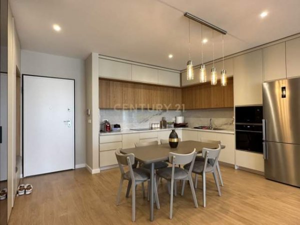 Tirane, jepet me qera apartament 3+1 Kati 2, 125 m² 1.500 Euro (Park Life Rezidence)