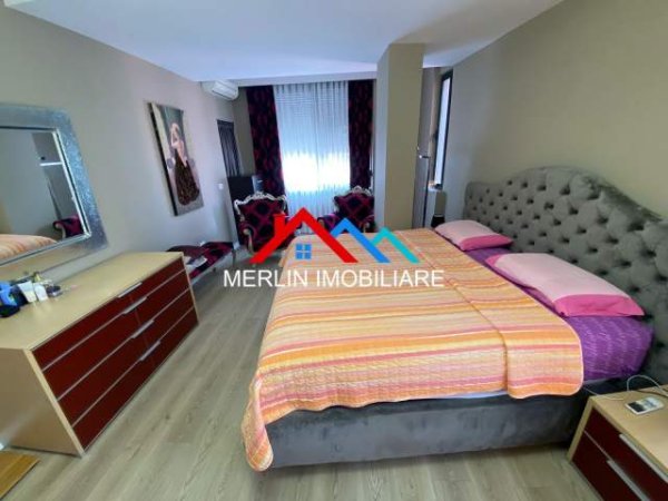 Tirane, jepet me qera apartament 2+1+1, 130 m² 1.000 Euro (Rruga e Barrikadave)