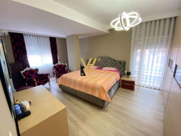 Tirane, jepet me qera apartament 2+1 Kati 8, 130 m² 1.000 Euro (rruga e barrikadave)