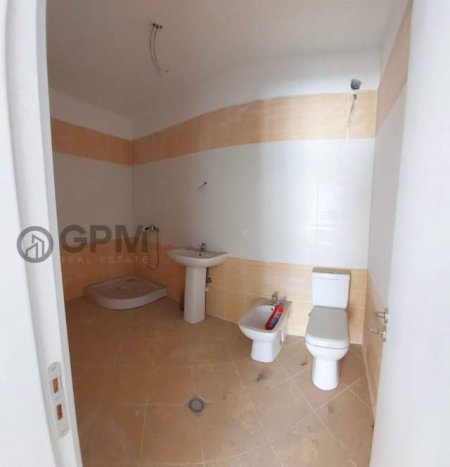 Tirane, shitet apartament 1+1 75 m² 235.000 euro  tek Kompleksi Kika 2