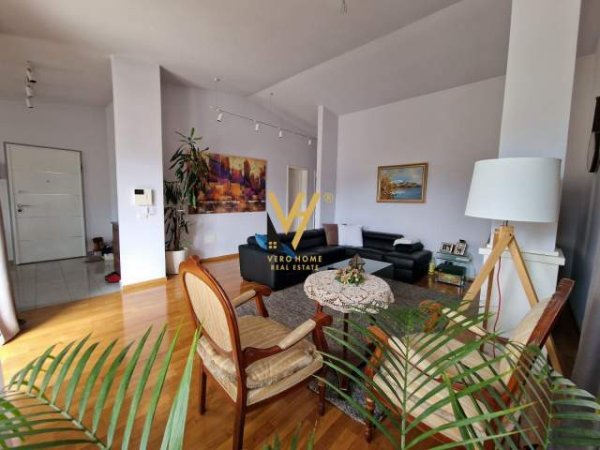 Tirane, jepet me qera apartament 2+1 Kati 3, 235 m² 1.200 Euro (TEG)
