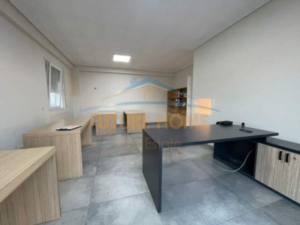 Tirane, jepet me qera ambjent biznesi Kati 7, 136 m² 750 Euro (Kompleksi Dinamo)