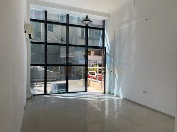 Tirane, jepet me qera ambjent biznesi Kati 0, 90 m² 700 Euro