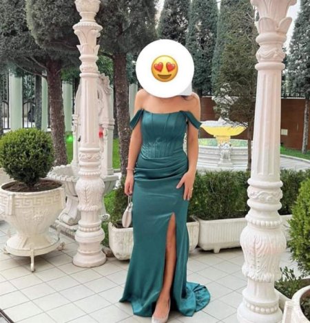 Tirane, Shiten 110 fustane mbremjesh /eventesh ne gjendje perfekte bashke me varese 2.500 Euro