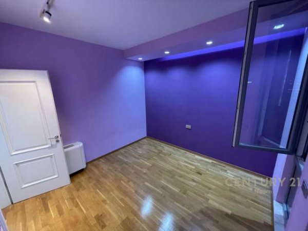 Tirane, jepet me qera apartament duplex 3+1 Kati 0, 178 m² 1.500 Euro