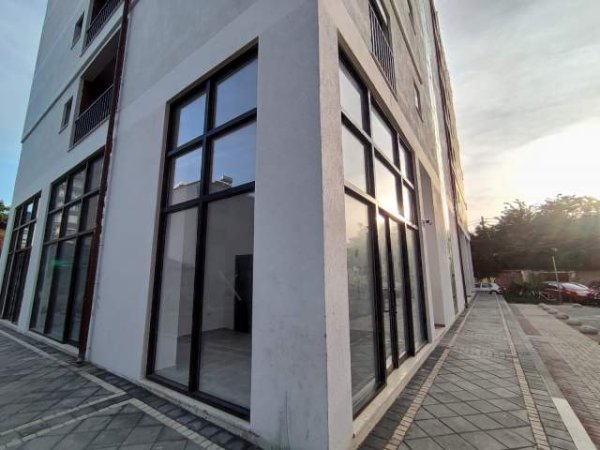 Tirane, jepet me qera ambjent biznesi Kati 0, 30 m² 350 Euro (gjon buzuku)