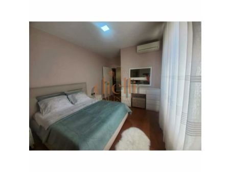 Tirane, shitet apartament 3+1+BLK Kati 4, 134 m² 300.000 Euro (Liqeni i Tiranes)