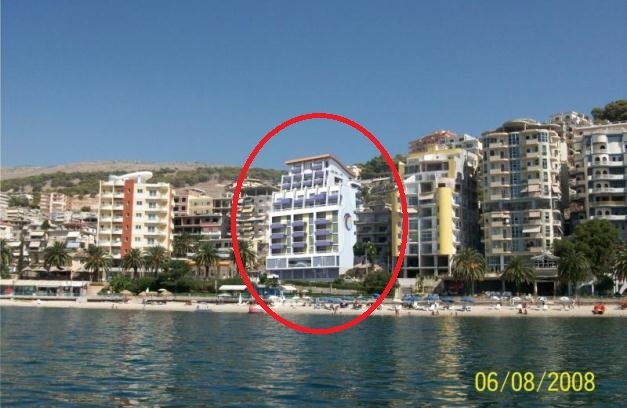 SARANDE OKAZION - apartament 2+1 per plazh  (per dy familje) te shetitorja e qytetit