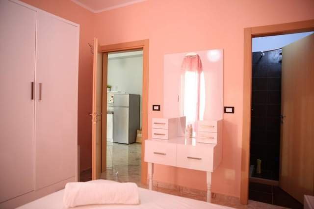 Vlore, jepet me qera apartament 2+1 & 1+1 Kati 10, 90 m² 60 Euro/dita (Rruga Murat Tebaci, Vlore)