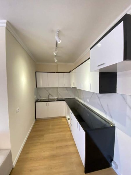 Tirane, shitet apartament 2+1+BLK Kati 6, 105.000 Euro (Unaza e re)