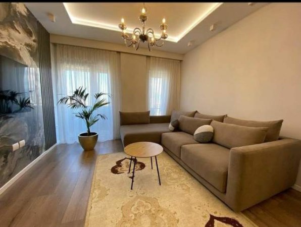 Korce, jepet me qera apartament 1+1+BLK Kati 3, 75 m² 60 Euro (Rruga Ismail Qemali Korce Albania)